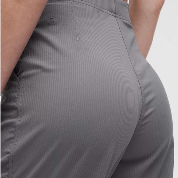 Lululemon Dance Studio Slim-Fit High-Rise Flared Pant
Size: XXXS - Picture 5 of 11